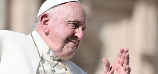 El Vaticano abre la puerta al bautismo de transexuales y bebés de parejas homosexuales
