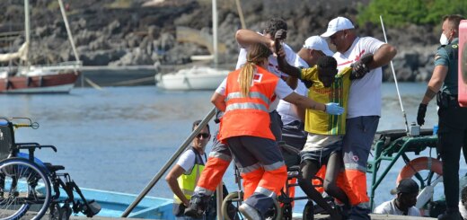 Interior contabiliza ms de 15.000 llegadas de inmigrantes a las Islas Canarias en un mes de octubre sin precedentes