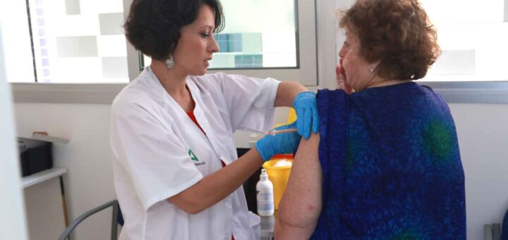 La vacunación contra el neumococo en adultos no arranca en España: "Estamos lejos del 90%"