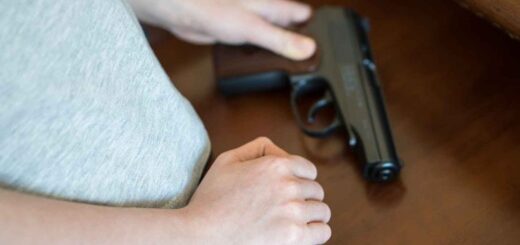 Un niño de 11 años mata a su padre de un tiro en la cabeza por golpear a su madre: "Ya no te pega"
