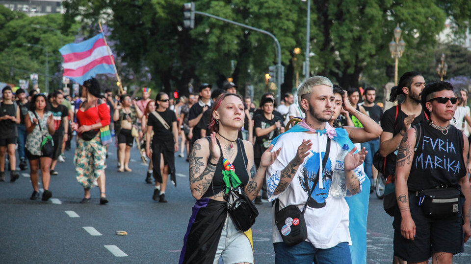 Una marcha por los derechos trans travestis |  En el Día Internacional del Recuerdo Trans