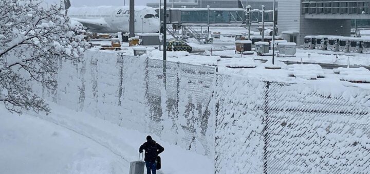 Europa, helada: la nieve obliga a cancelar decenas de vuelos y trenes