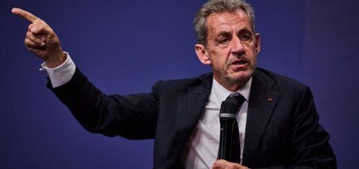 Sarkozy denuncia el "sentimiento de superioridad" de los presidentes franceses hacia España y la "complacencia" con ETA